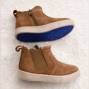 UGG Toddler Size 9 Tan Suede Chelsea Boots | EUC